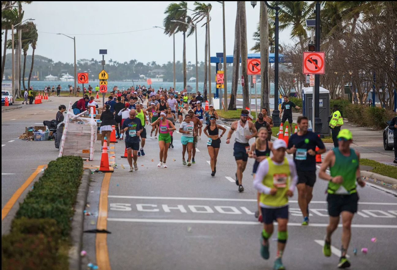 Crowd of runners